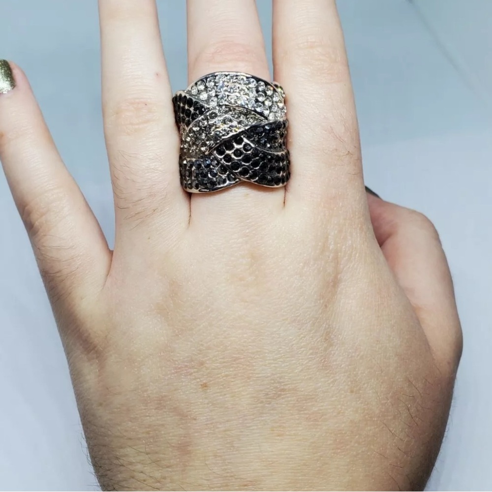 Lia Sophia Black Gray Crystal Wide Chunky Braid Ring Silver Tone Sz 8 - Picture 5 of 5